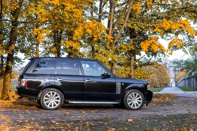 Illustrative Range Rover Vogue photo